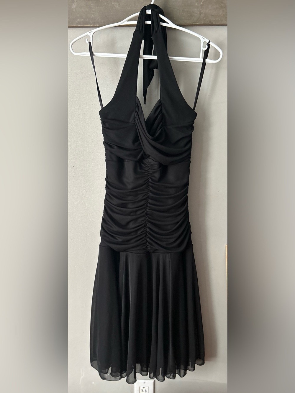 Le Château mesh halter dress - Picture 2 of 11